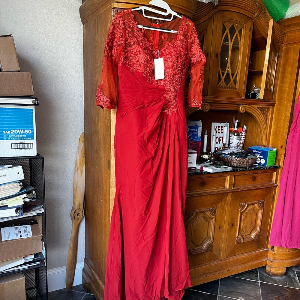 Brand New. Light In The Box brand formal gown. Size 8.